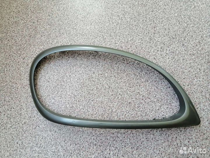 Ободок правой фары газ-31105