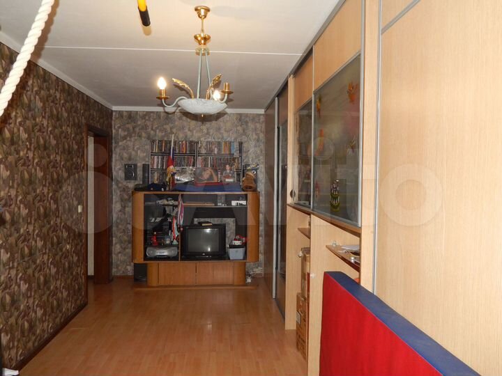 5-к. квартира, 95 м², 1/10 эт.
