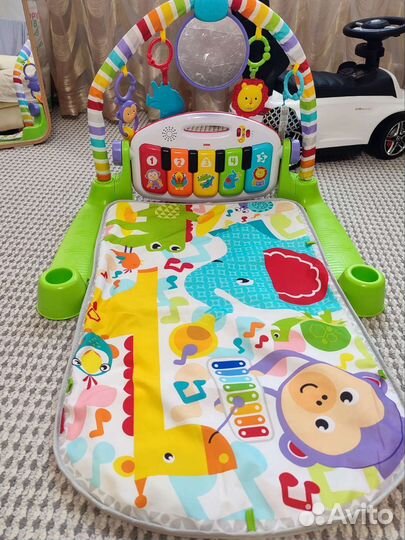 Развивающий игровой коврик с дугами с пианино
