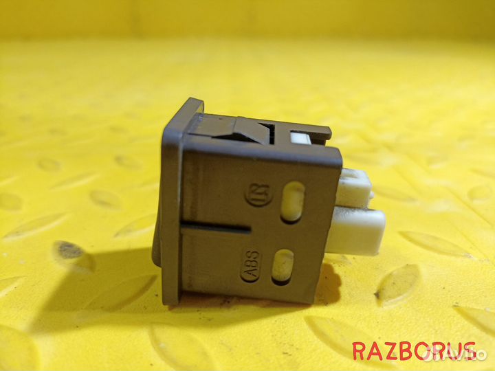 Кнопка центрального замка Toyota Windom V10 91-96