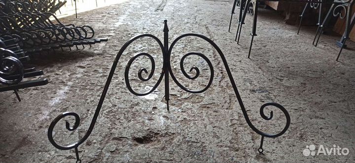 Ограды, столики, скамейки. Оградки на кладбище