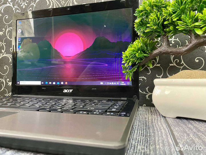 Acer/i3/SSD/Две Видеокарты/акб ок