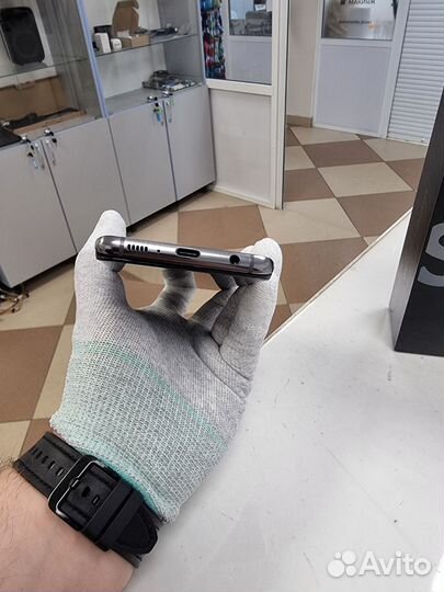 Samsung Galaxy S10, 8/128 ГБ