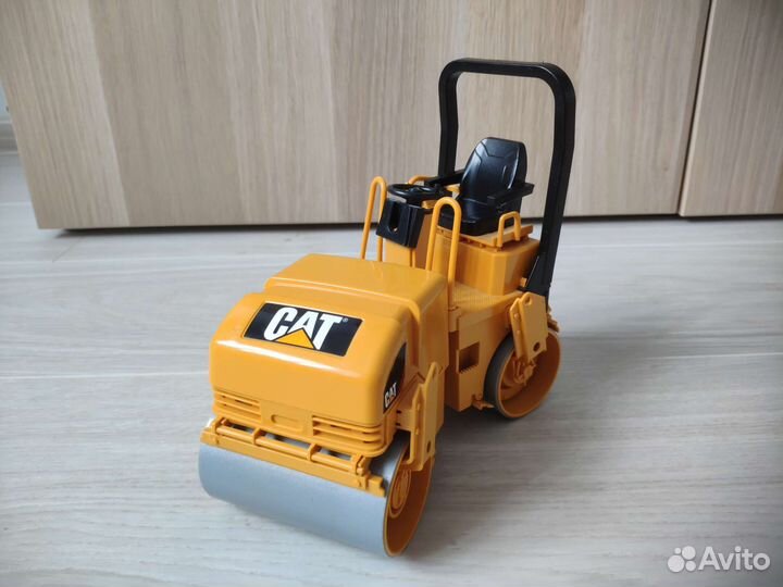 Bruder каток двухвальцовый CAT
