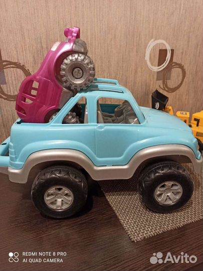 Внедорожник с машинками