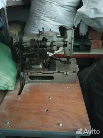 Петельная швейная машина