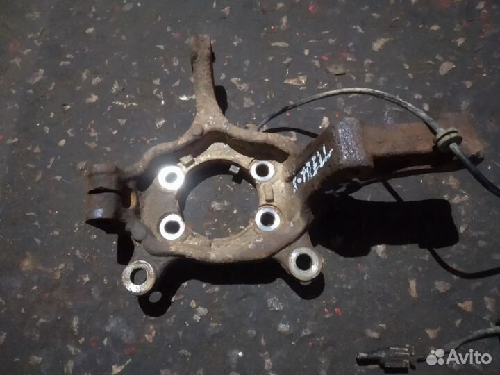 Поворотный кулак передний левый Nissan X-Trail T31