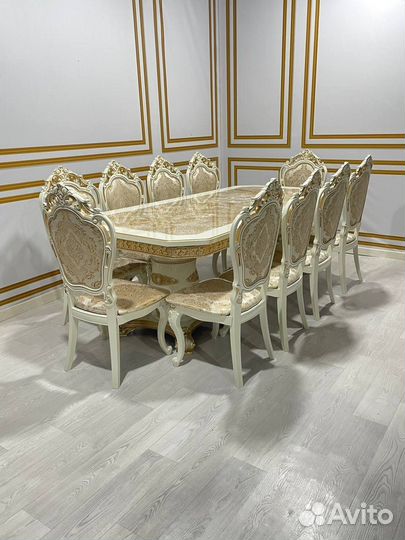 Кухонный стол и стулья новые