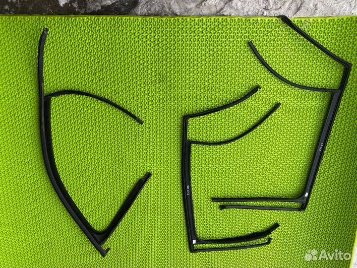 Уплотнитель стекла для VW Tiguan 2016-2024