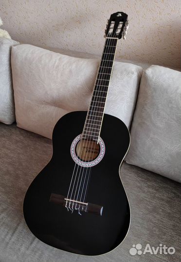 Продам классическую гитару Alicante Student BK