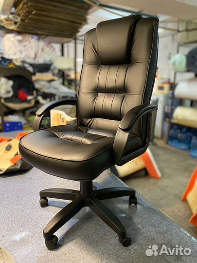 Офисное кресло