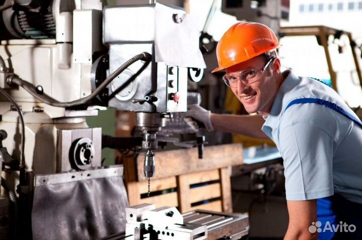 Токарь универсал в Челябинск