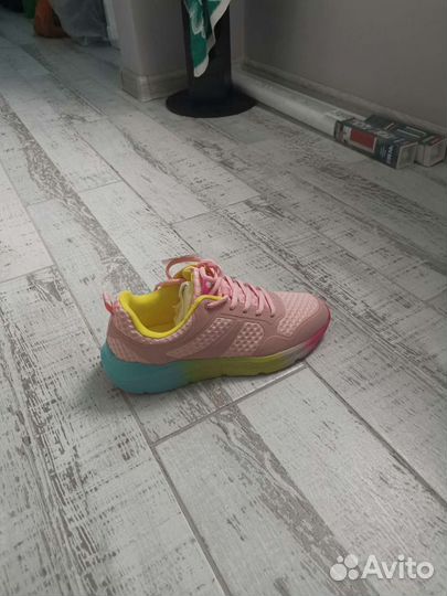 Кроссовки женские