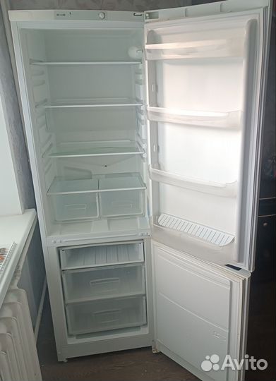 Холодильник бу indesit