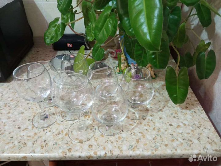 Рюмки бокалы вазочки салфетница графины (кувшин) и