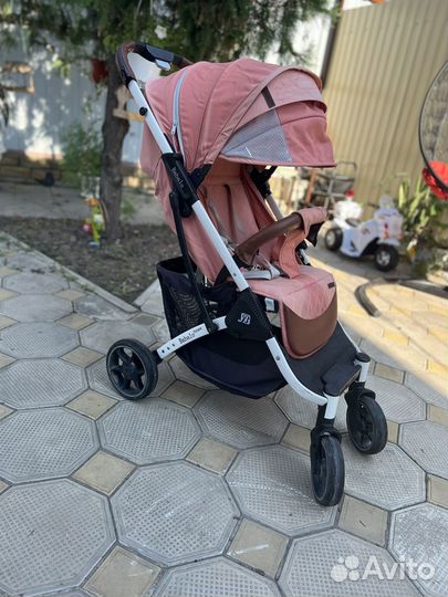 Прогулочная коляска