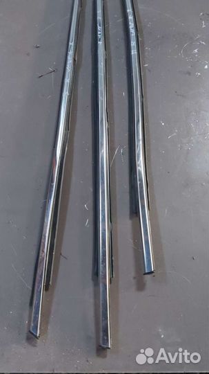 Молдинг стекла на Toyota Mark X