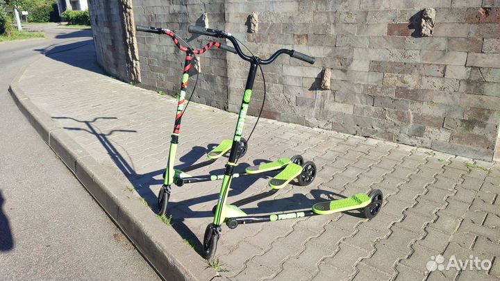 Самокат инерционный Fliker F5 трёхколёсный зелёный