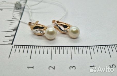 Золотые серьги с камнем