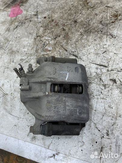 Суппорт тормозной передний левый Chery Tiggo (T11)