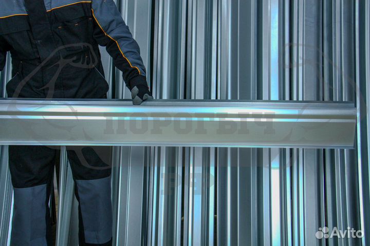 Порог Dodge Caravan 3