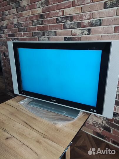 Телевизор Philips бу 106 см