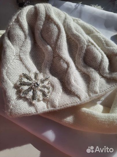 Брошь ручной работы Снежинка