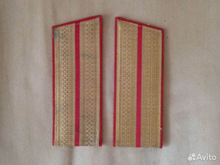 Погоны Петлицы Нарукавные знаки СССР и РФ