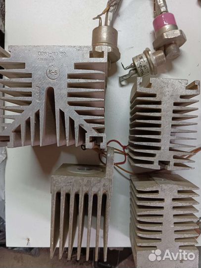 Силовые тиристоры в сборе с радиаторами