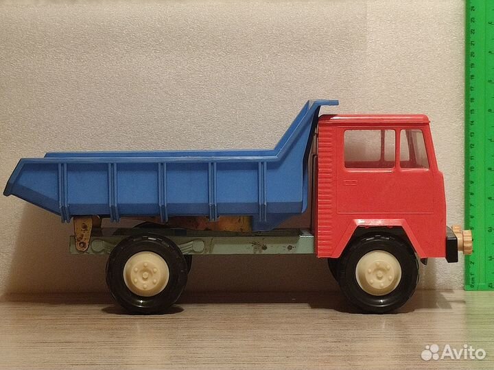 Грузовая машина. Самосвал. Большой