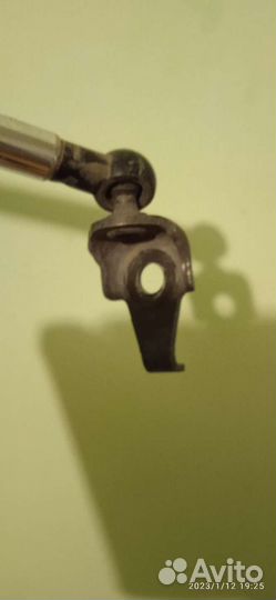 Стойка капота