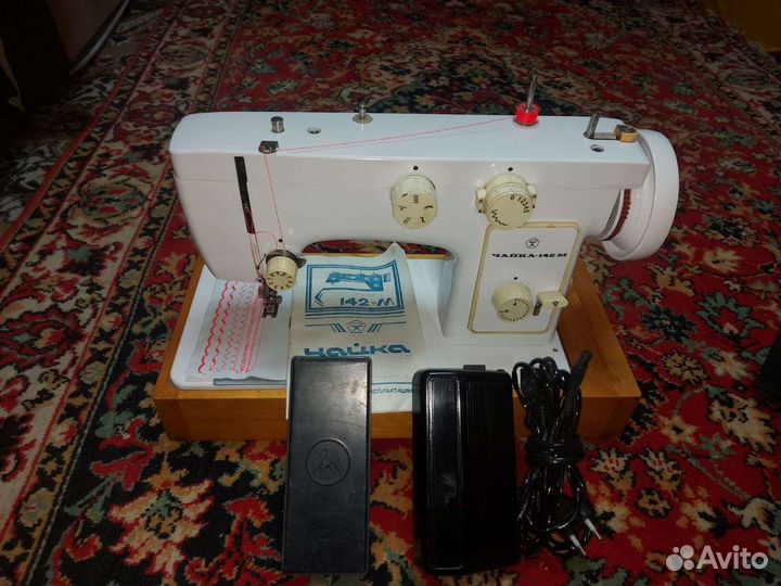 Швейная машина Чайка 142