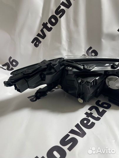 Toyota Camry v70 18- Фара левая 3 полосы 15 пин