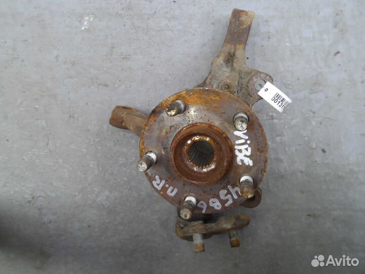 Кулак поворотный правый Pontiac Vibe 1