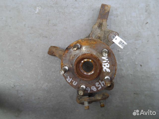 Кулак поворотный правый Pontiac Vibe 1