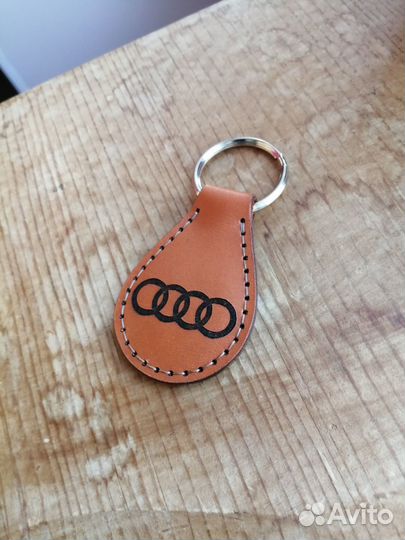 Брелок из натуральной кожи