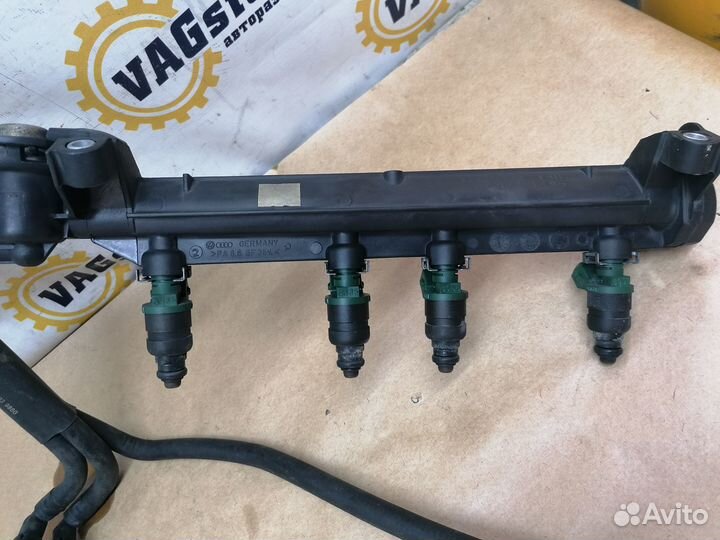 Топливная рампа с форсунками Volkswagen Golf 4