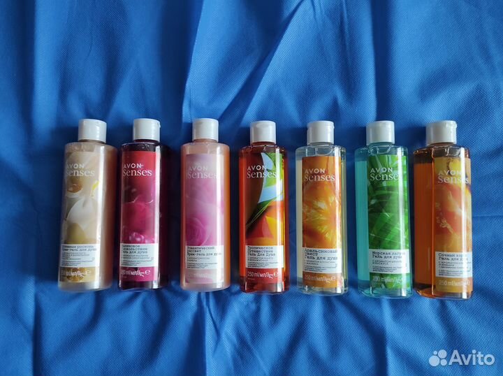 Набор гелей для душа Avon. Годовой запас