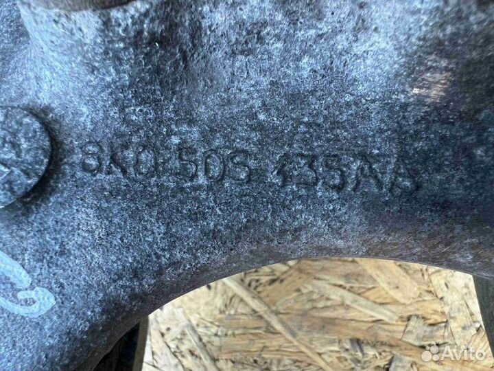 Кулак задний левый Audi A5 5 TDI 2011