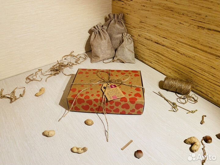 Подарочные и самосборные крафт коробки