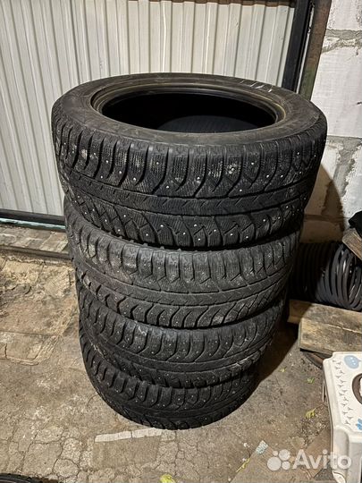 Bridgestone Ice Cruiser 7000 215/55 R16