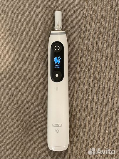 Электрическая зубная щетка Oral-B iO 7 White