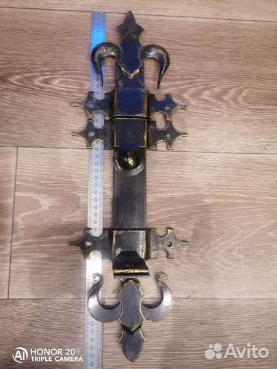 Засов для двери или ворот декоративный