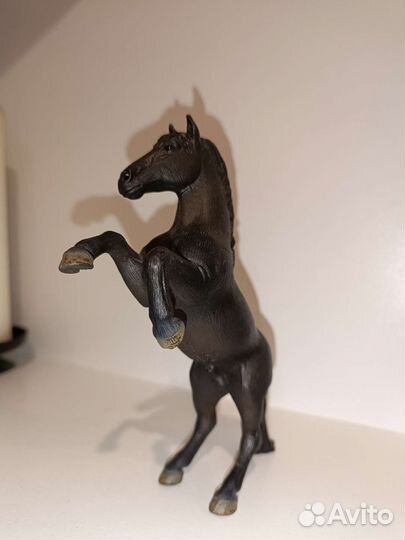 Фигурка Жеребец