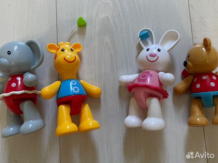 Мобиль на кроватку жирафики