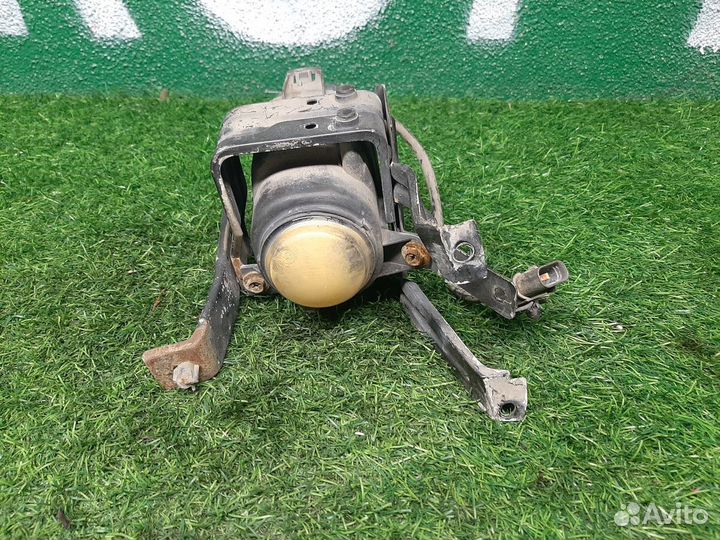 Фара противотуманная на Mitsubishi Carisma