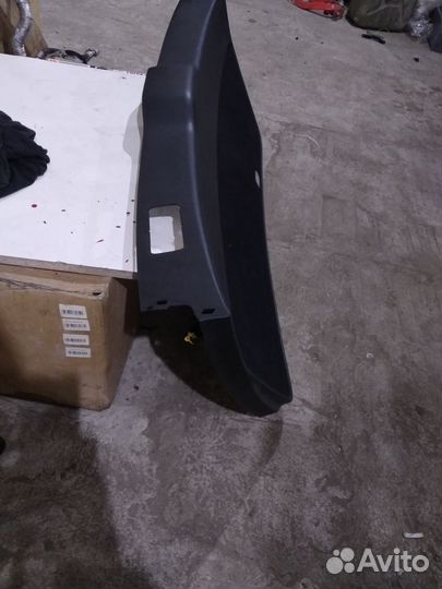 Обшивка крышки багажника Mercedes GL X164