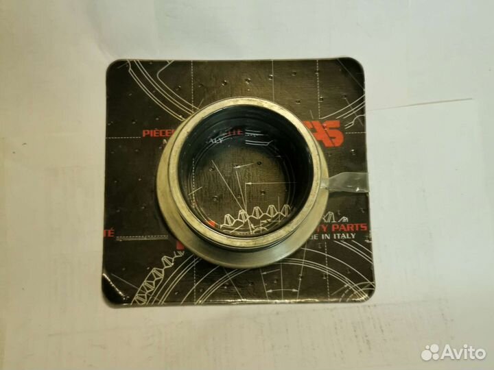 Втулка шестерни заднего хода Т08840