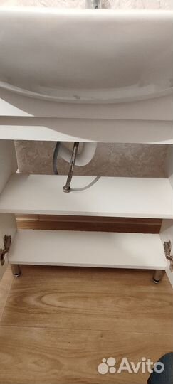 Раковина с тумбой + смеситель