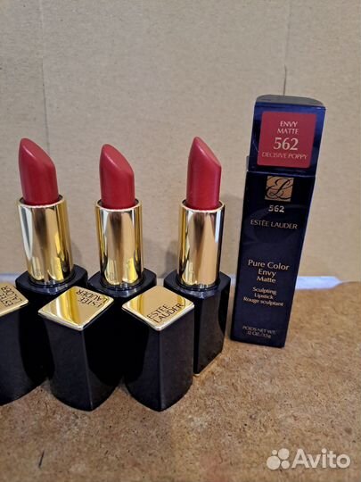 Помада для губ 562 Poppy. Estee Lauder